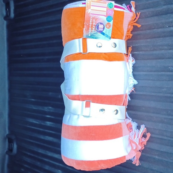 LOFT By Loftex Beach Towel for Two Size 182 cm x 213 cm 72 in x 84 in - Picture 5 of 5